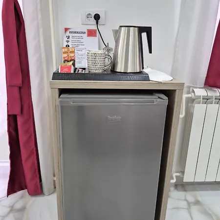 Authentic Centre - 7 For 15 Guests, With Patios In Courtyard For Smokers Apartament