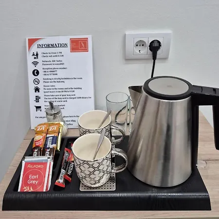 アパート Authentic Centre - 7 For 15 Guests, With Patios In Courtyard For Smokers ベオグラード