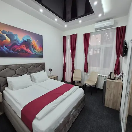 Authentic Centre - 7 For 15 Guests, With Patios In Courtyard For Smokers Apartament *