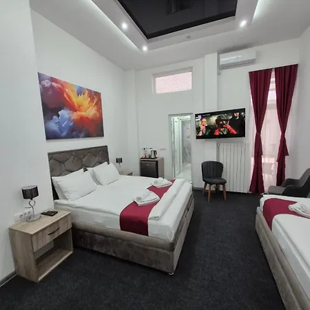 Authentic Centre - 7 For 15 Guests, With Patios In Courtyard For Smokers Belgrad