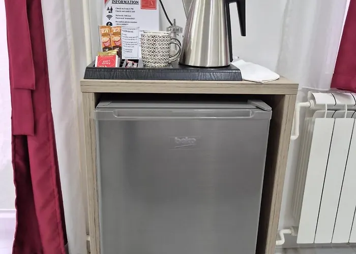 Authentic Centre - 7 For 15 Guests, With Patios In Courtyard For Smokers Apartman