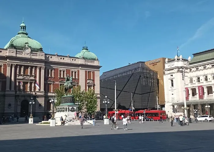 Authentic Centre - 7 For 15 Guests, With Patios In Courtyard For Smokers Belgrád