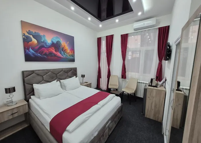 Authentic Centre - 7 For 15 Guests, With Patios In Courtyard For Smokers Apartman *