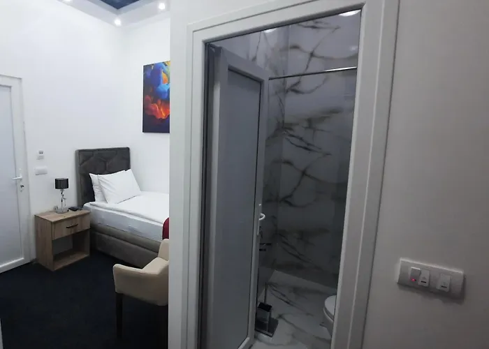 Apartman Authentic Centre - 7 For 15 Guests, With Patios In Courtyard For Smokers *